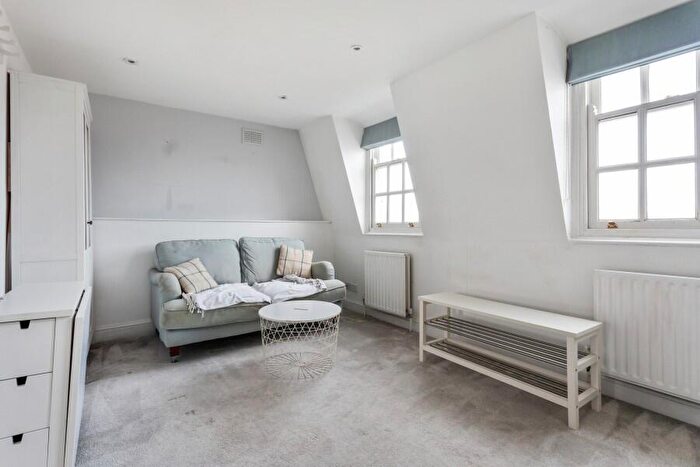 1 Bedroom Flat To Rent In Camberwell New Road, SE5