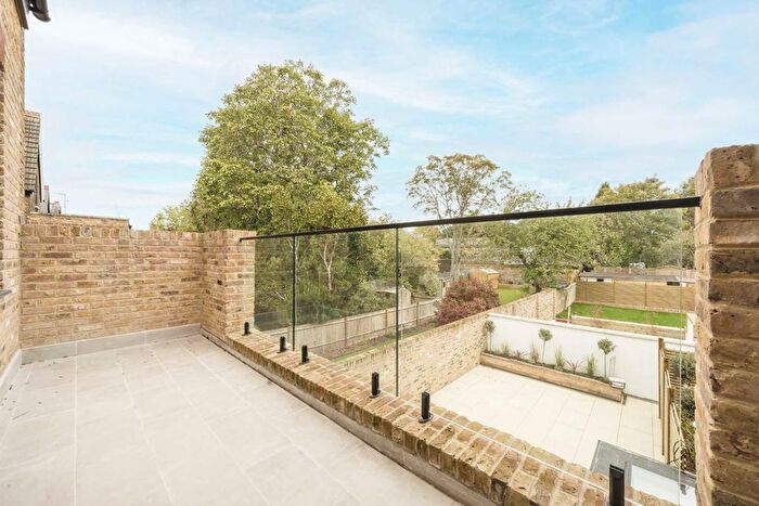 2 Bedroom Flat For Sale In Gordon Road, Ealing, W5
