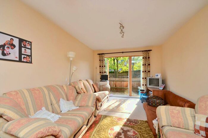 2 Bedroom Flat To Rent In Sovereign Place, Harrow, HA1