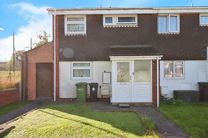 3 Bedroom End Of Terrace House For Sale In Elmtree Way, Bristol, BS15