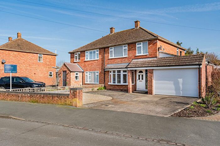 3 Bedroom Semi Detached House For Sale In Slade Road, Didcot, OX11