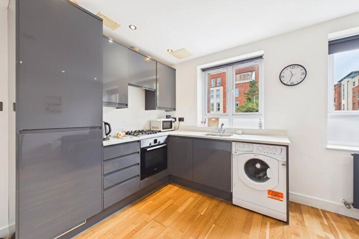 1 Bedroom Flat To Rent In Park Street, Camberley, Surrey, GU15