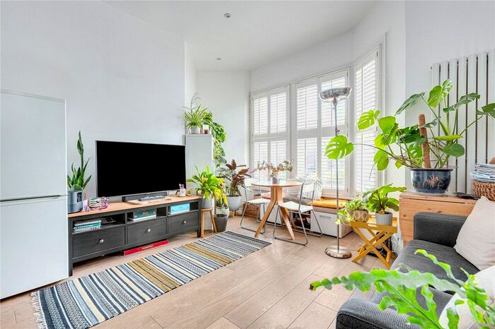 2 Bedroom Terraced House To Rent In Mysore Road, Clapham Common, SW11