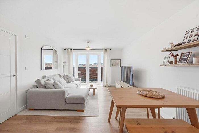 2 Bedroom Apartment For Sale In Hawkfield Road, Bristol, BS13