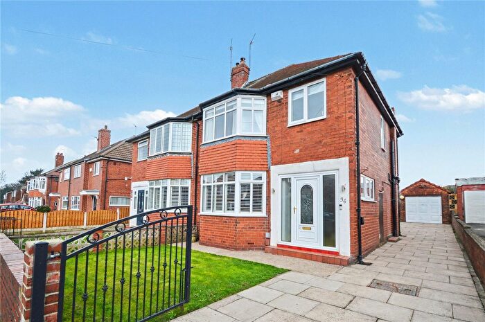 3 Bedroom Semi Detached House For Sale In North Lingwell Road, Leeds, West Yorkshire, LS10