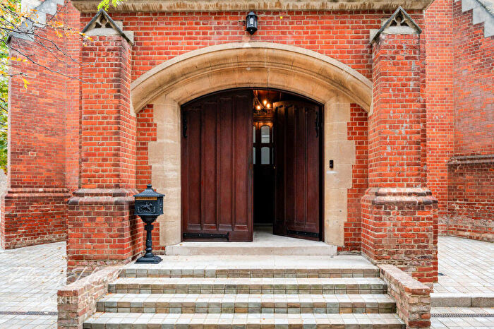 2 Bedroom Apartment For Sale In Ashmore Road, London, SE18