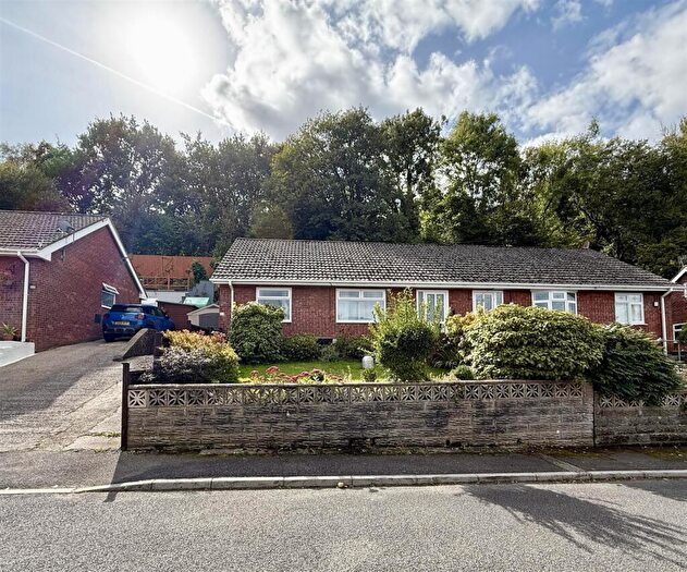 3 Bedroom Semi-Detached Bungalow For Sale In Hillcrest Avenue, Aberdare, CF44