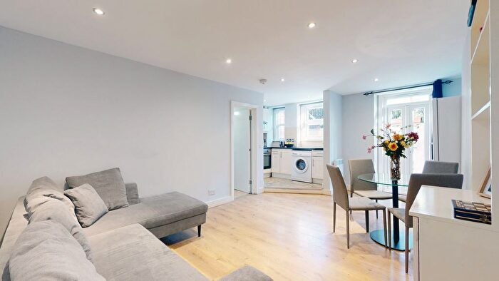 2 Bedroom Flat To Rent In Dewsbury Court, Chiswick Road, London, W4