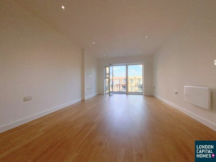 2 Bedroom Flat To Rent In Fairbank House, Beaufort Square, London, NW9