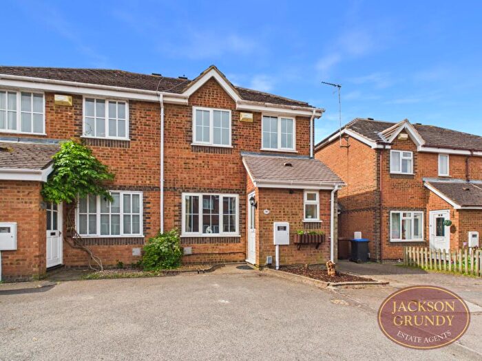 3 Bedroom Semi-Detached House For Sale In Tapeley Gardens, East Hunsbury, NN4