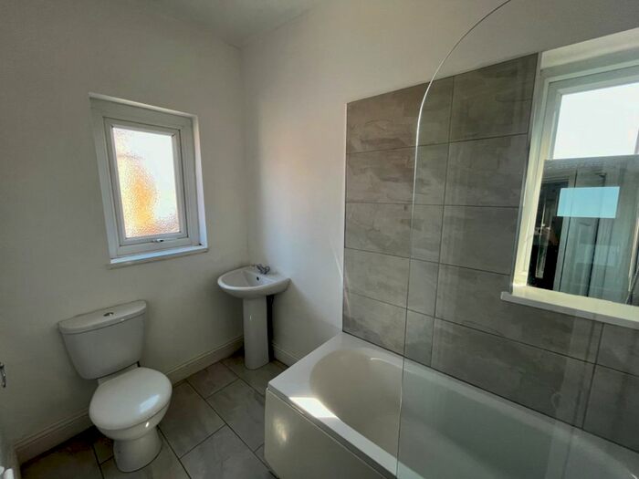 3 Bedroom Flat To Rent In Horsley Hill Road, South Shields, NE33