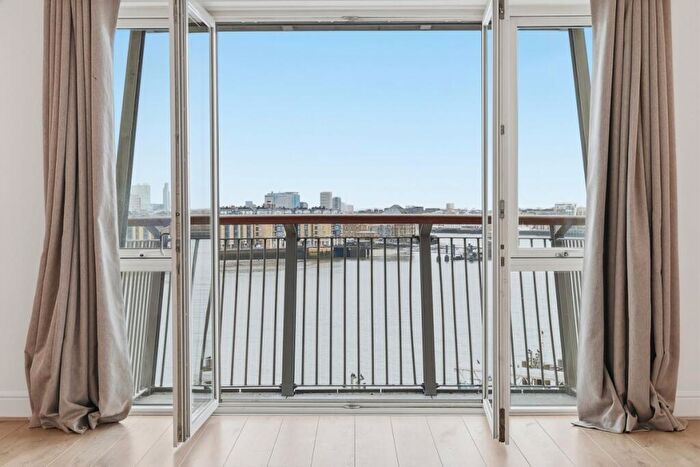 2 Bedroom Flat To Rent In Pierpoint Building, Westferry Road, London, E14