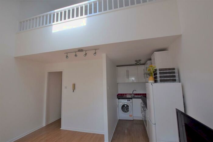 1 Bedroom House To Rent In Alexander Close, Barnet, EN4