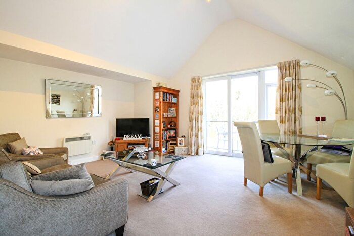 1 Bedroom Flat To Rent In Meadow Court, Oxford, OX2