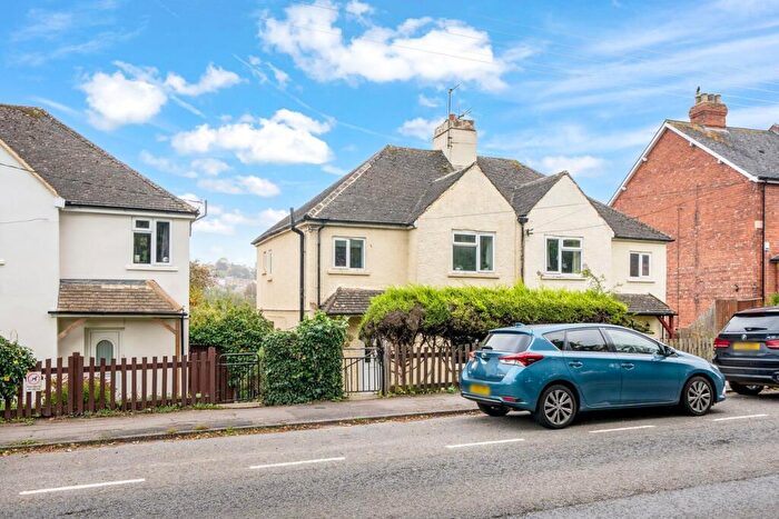 3 Bedroom Semi-Detached House For Sale In Stratford Road, Stroud, GL5