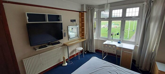 3 Bedroom Terraced House For Sale In Havelock Road, Luton, LU2
