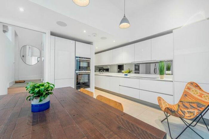 2 Bedroom Flat To Rent In Humbolt Road, London, W6