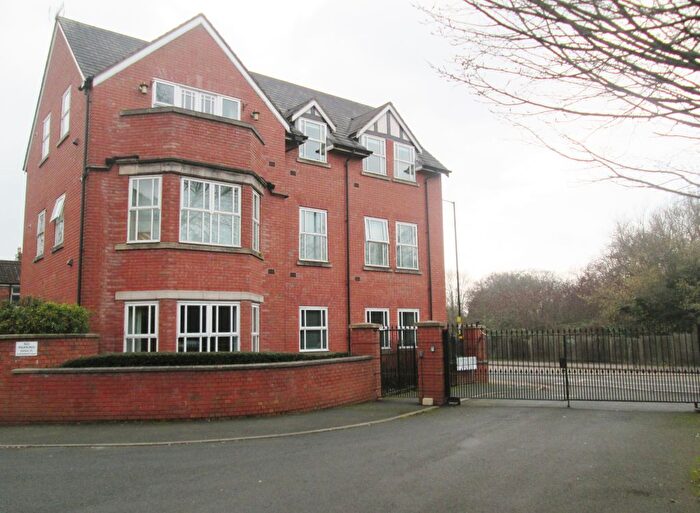 2 Bedroom Flat To Rent In Riverside Drive, Selly Park, Birmingham, B29