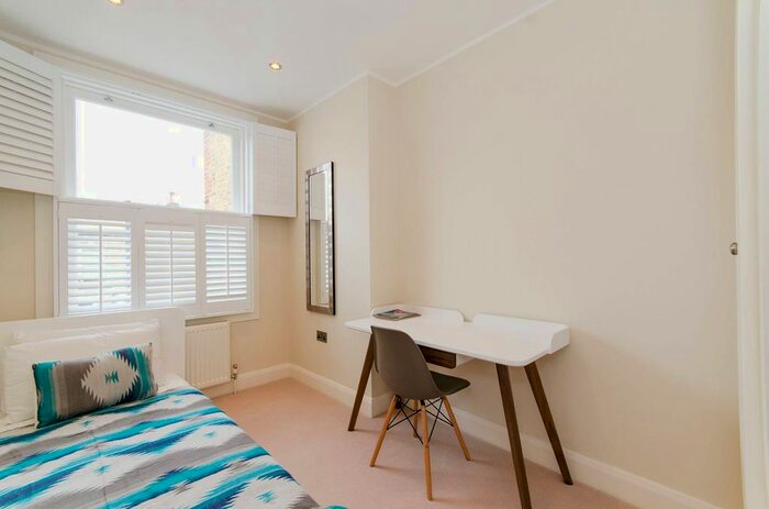 2 Bedroom Flat To Rent In North End Road, London, W14