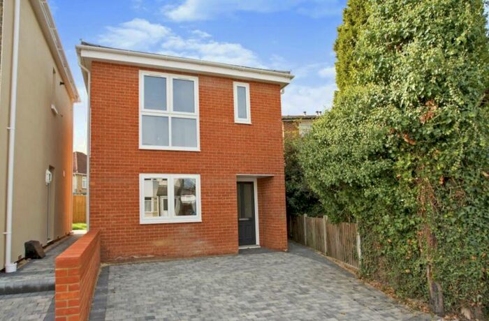 3 Bedroom Detached House To Rent In Sholing Road, SO19