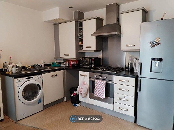 1 Bedroom Flat To Rent In Bramley Crescent, Ilford, IG2