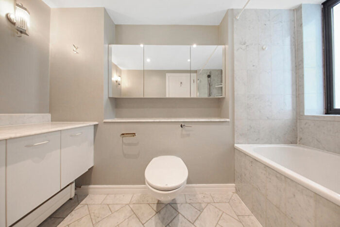 3 Bedroom Flat To Rent In The Terraces, Queens Terrace, NW8