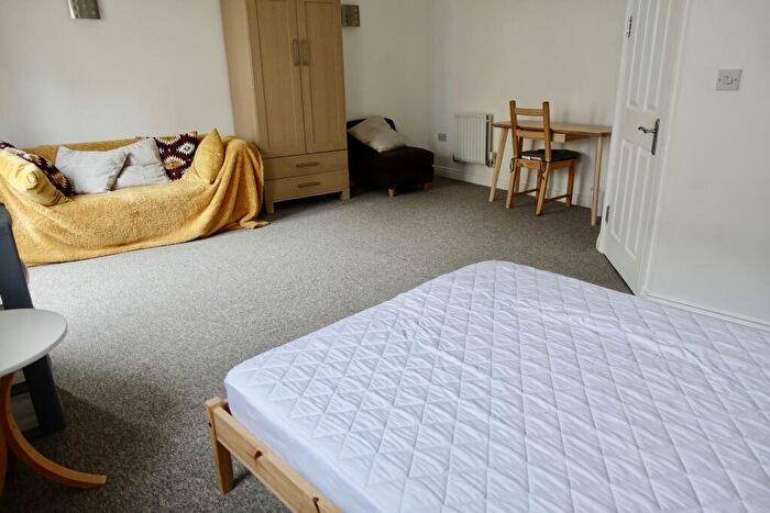 4 Bedroom Town House To Rent In Whitestar Place, SO14