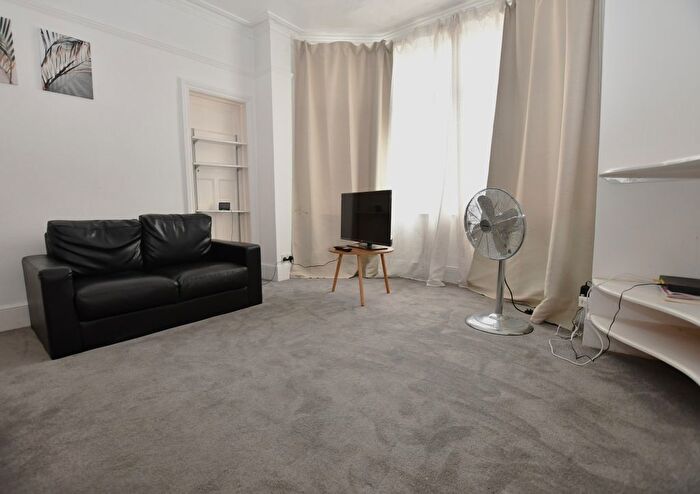 2 Bedroom Flat To Rent In Beech Rd, Norbury, SW16