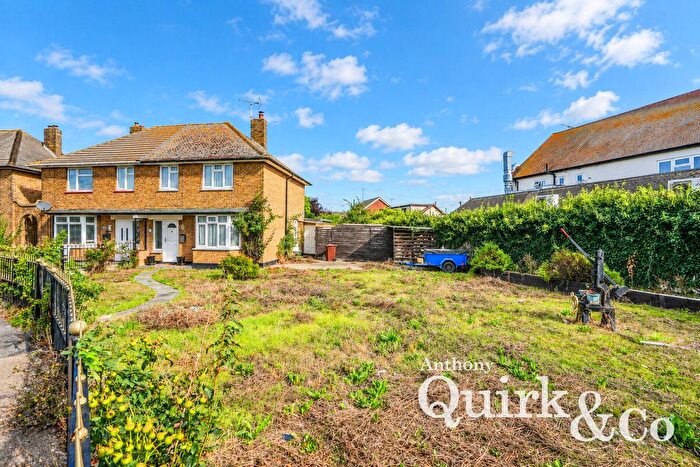 3 Bedroom Semi-Detached House For Sale In Thameside Crescent, Canvey Island, SS8
