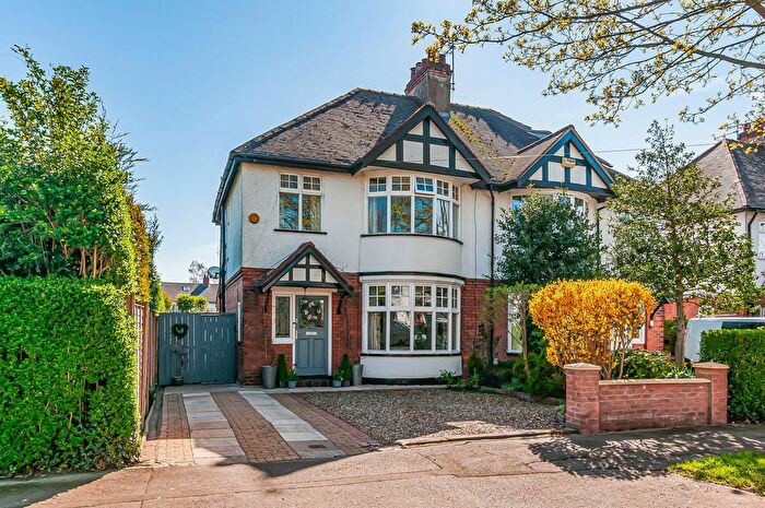 4 Bedroom Semi Detached House For Sale In Mead Walk, Hull, East Riding Of Yorkshire, HU4