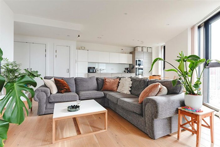 2 Bedroom Flat For Sale In Kingsland High Street, Hackney, E8