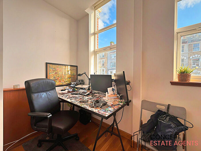 2 Bedroom Apartment To Rent In Battersea Rise, Clapham Junction, SW11