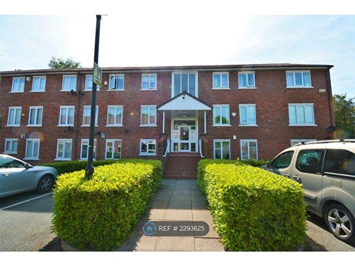 3 Bedroom Flat To Rent In Lockett Gardens, Salford, M3