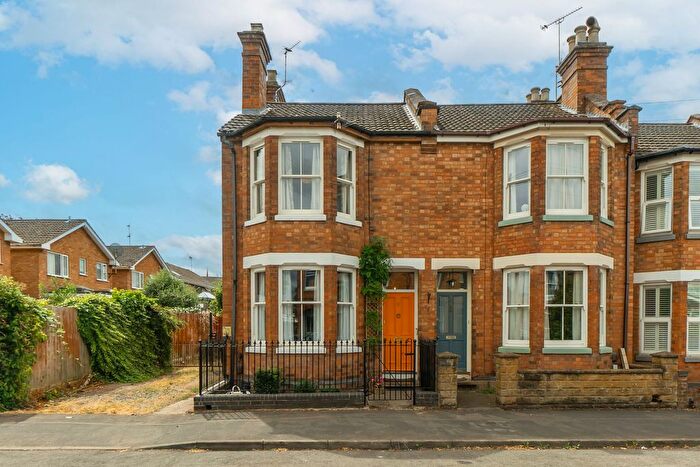 4 Bedroom End Terrace House For Sale In Campion Road, Leamington Spa, CV32