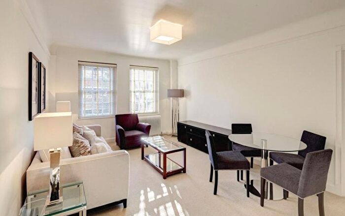 2 Bedroom Flat To Rent In New Cavendish Street, Marylebone, London, W1W