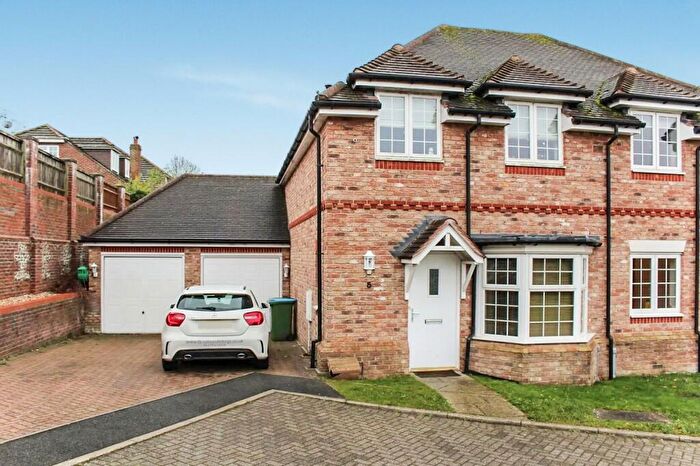 3 Bedroom End Of Terrace House For Sale In Horseshoe Close, Findon Village, Worthing, BN14