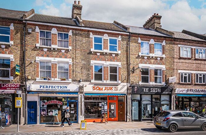 3 Bedroom Flat To Rent In London Road, Twickenham, TW1