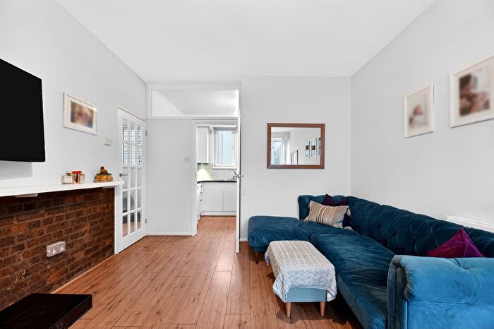 3 Bedroom Flat For Sale In Windlesham Grove, London, SW19