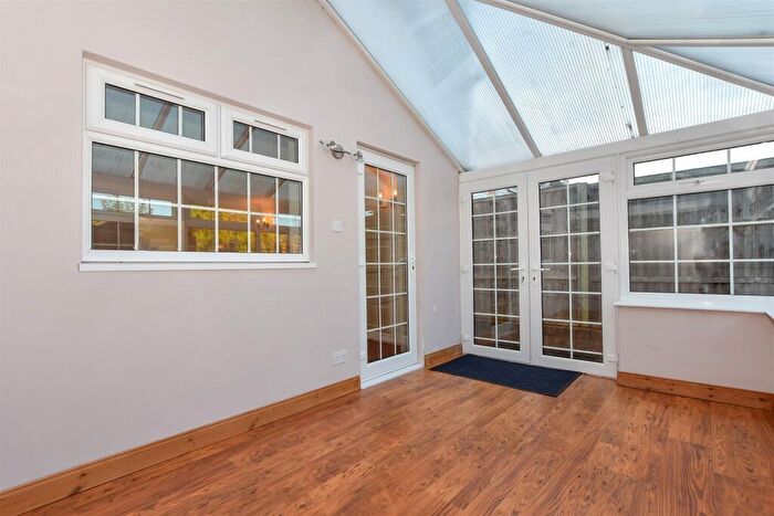 3 Bedroom Semi-Detached House For Sale In Bow Road, Wateringbury, Maidstone, Kent, ME18