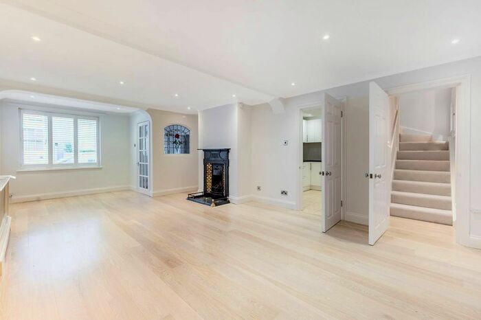 3 Bedroom Mews To Rent In Ensor Mews, South Kensington, London, SW7