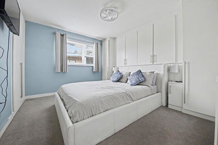 1 Bedroom Apartment For Sale In Hinkler Road, Thornhill, SO19