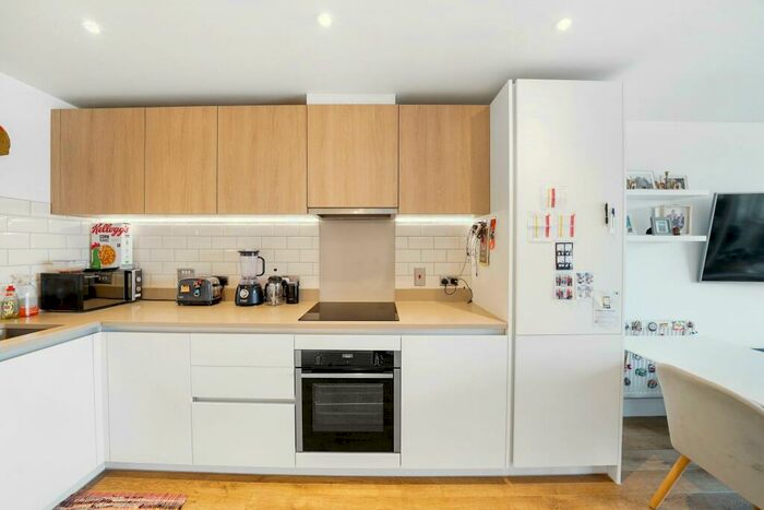 1 Bedroom Flat To Rent In Anderson Square, London, E3