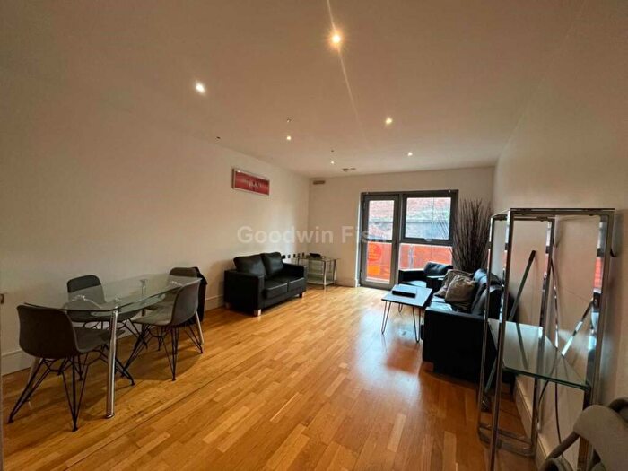 2 Bedroom Apartment To Rent In Whitworth Street, Manchester, M1