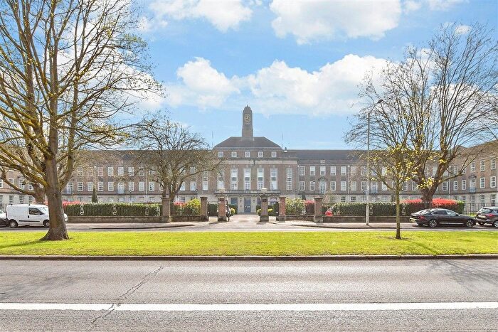 2 Bedroom Flat For Sale In Longbridge Road, Dagenham, Essex, RM8