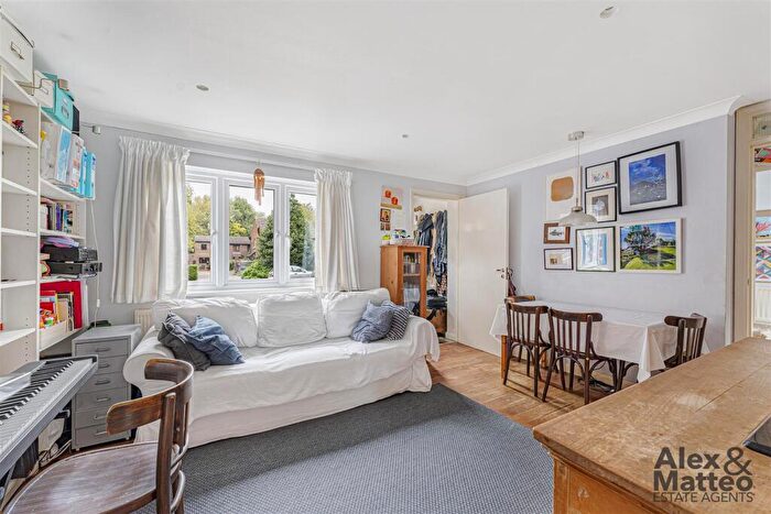 2 Bedroom Flat For Sale In Somerford Way, Canada Water, SE16