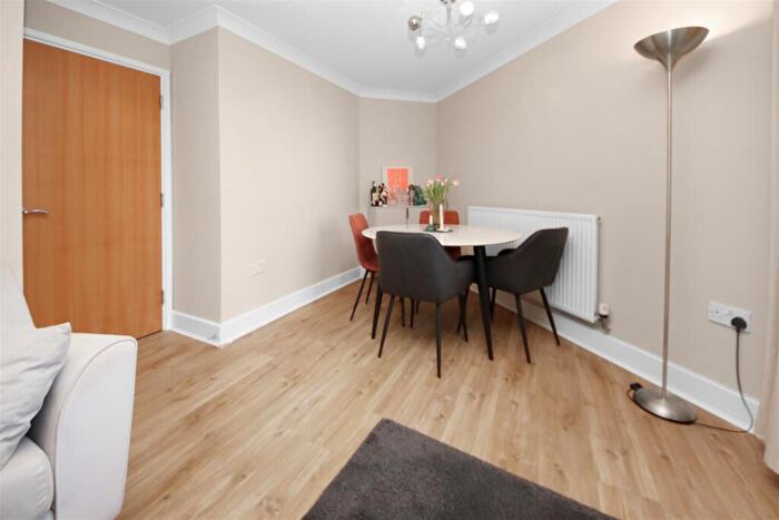 2 Bedroom Flat For Sale In St. Matthews Gardens, Cambridge, CB1