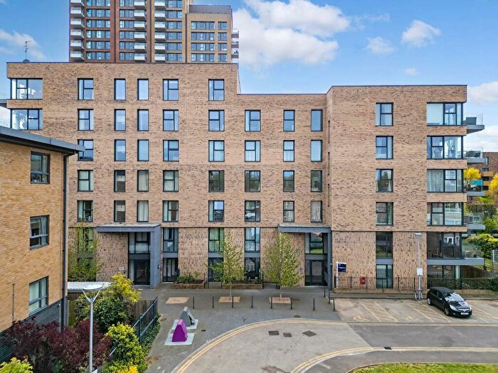 2 Bedroom Flat To Rent In William Guy Gardens, Bow, E3