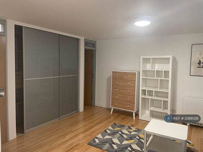 Studio To Rent In Spitalfields, London, E1