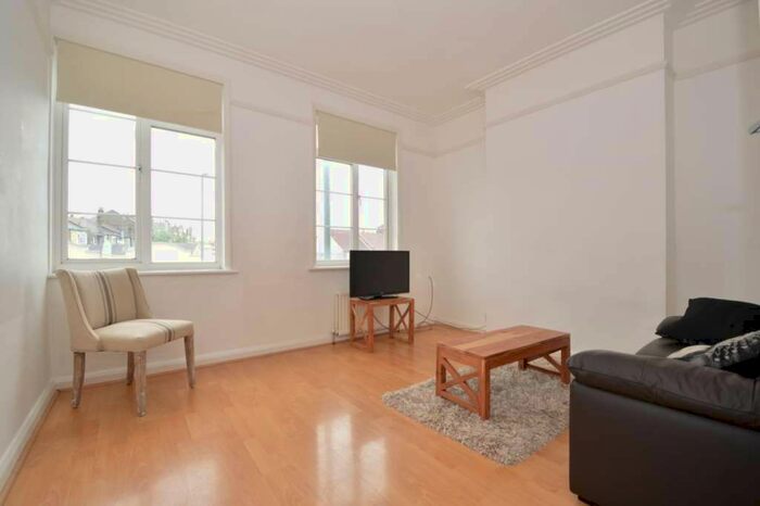 2 Bedroom Flat To Rent In Woodhouse Road, North Finchley, London, N12