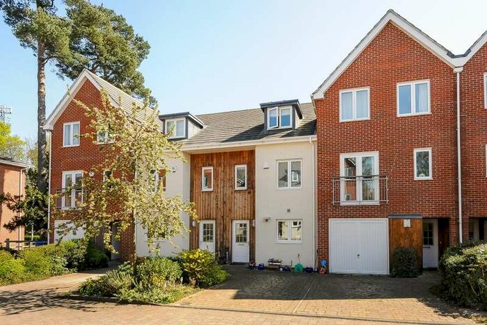 3 Bedroom Town House To Rent In Ascot, Berkshire, SL5